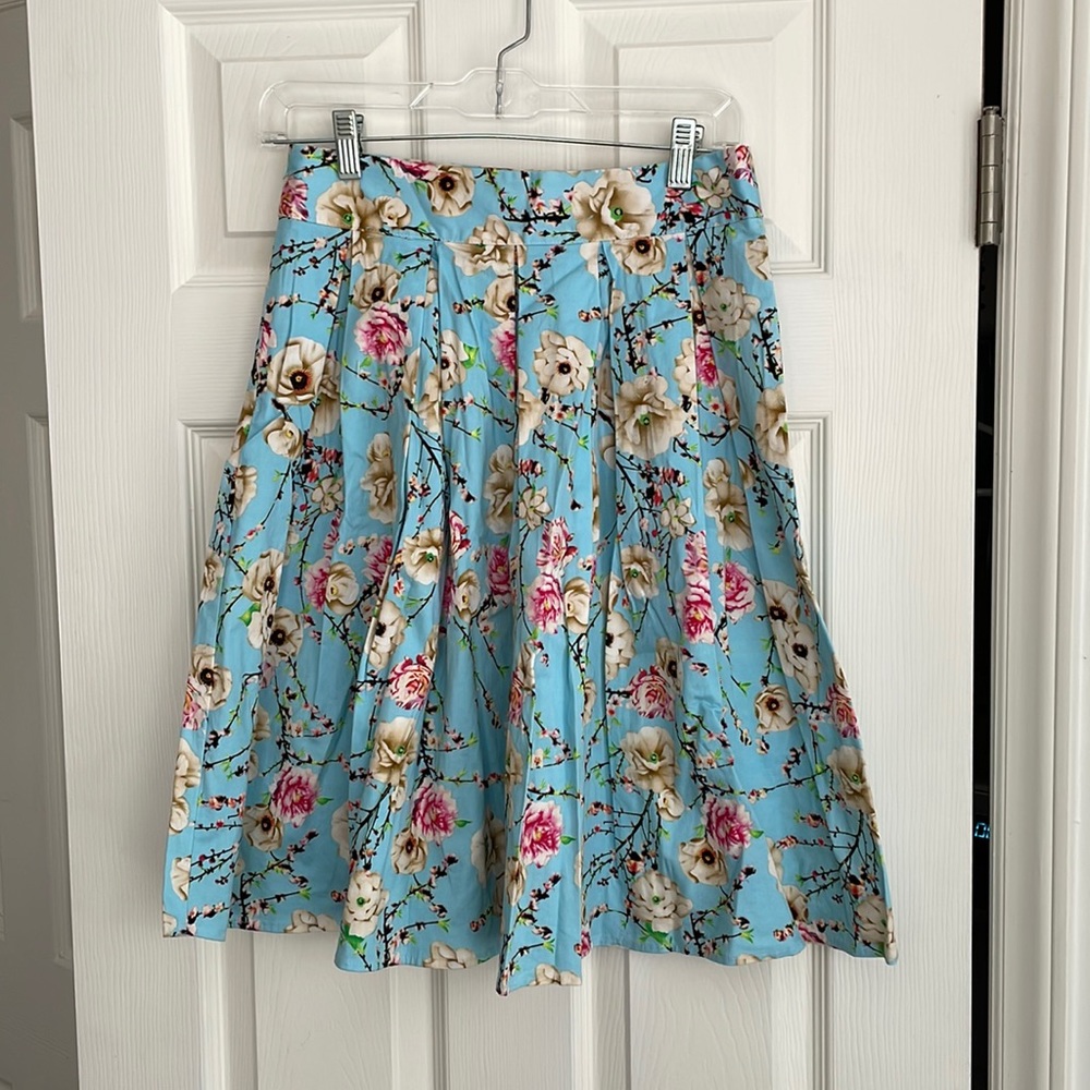 Floral skirt - like new